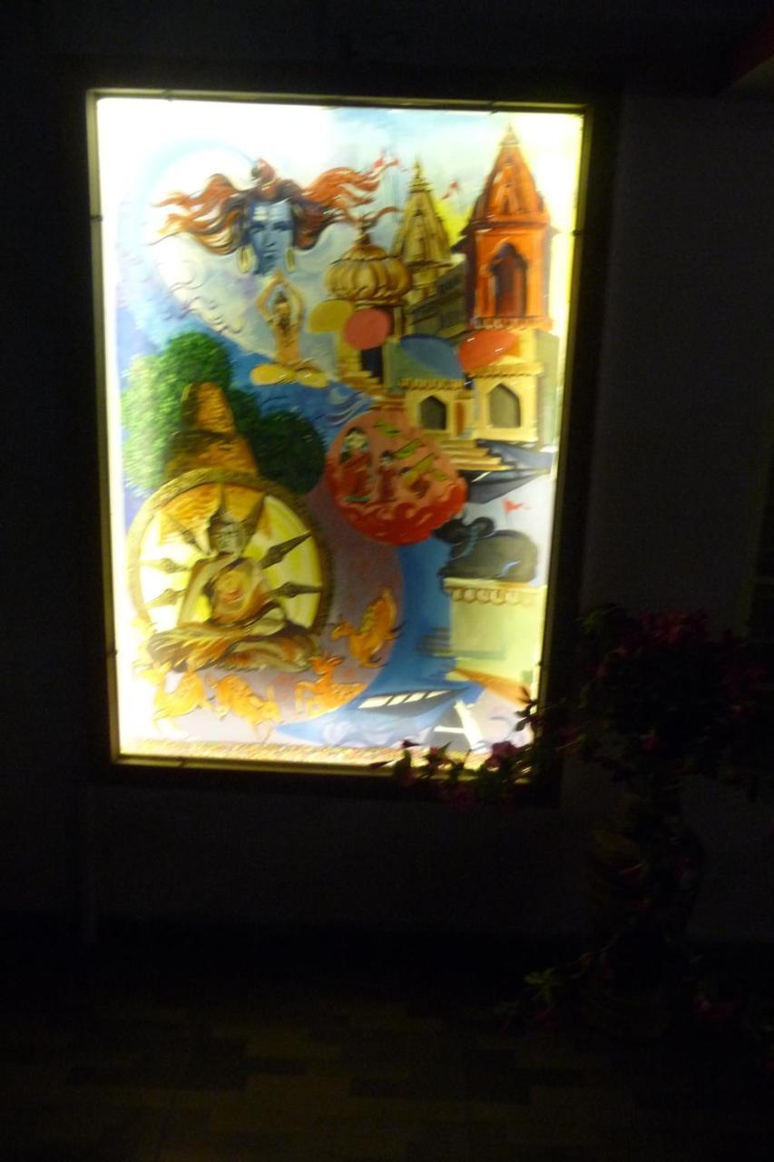 מלון ורנאסי The Sunaina מראה חיצוני תמונה